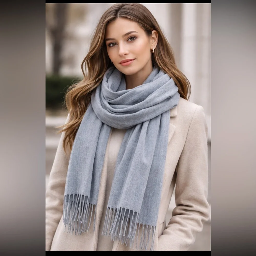 Sky Cashmere Gray Wool Scarf. 25”x68”. Neutral | Cozy | Fringed | Warm. EUC
